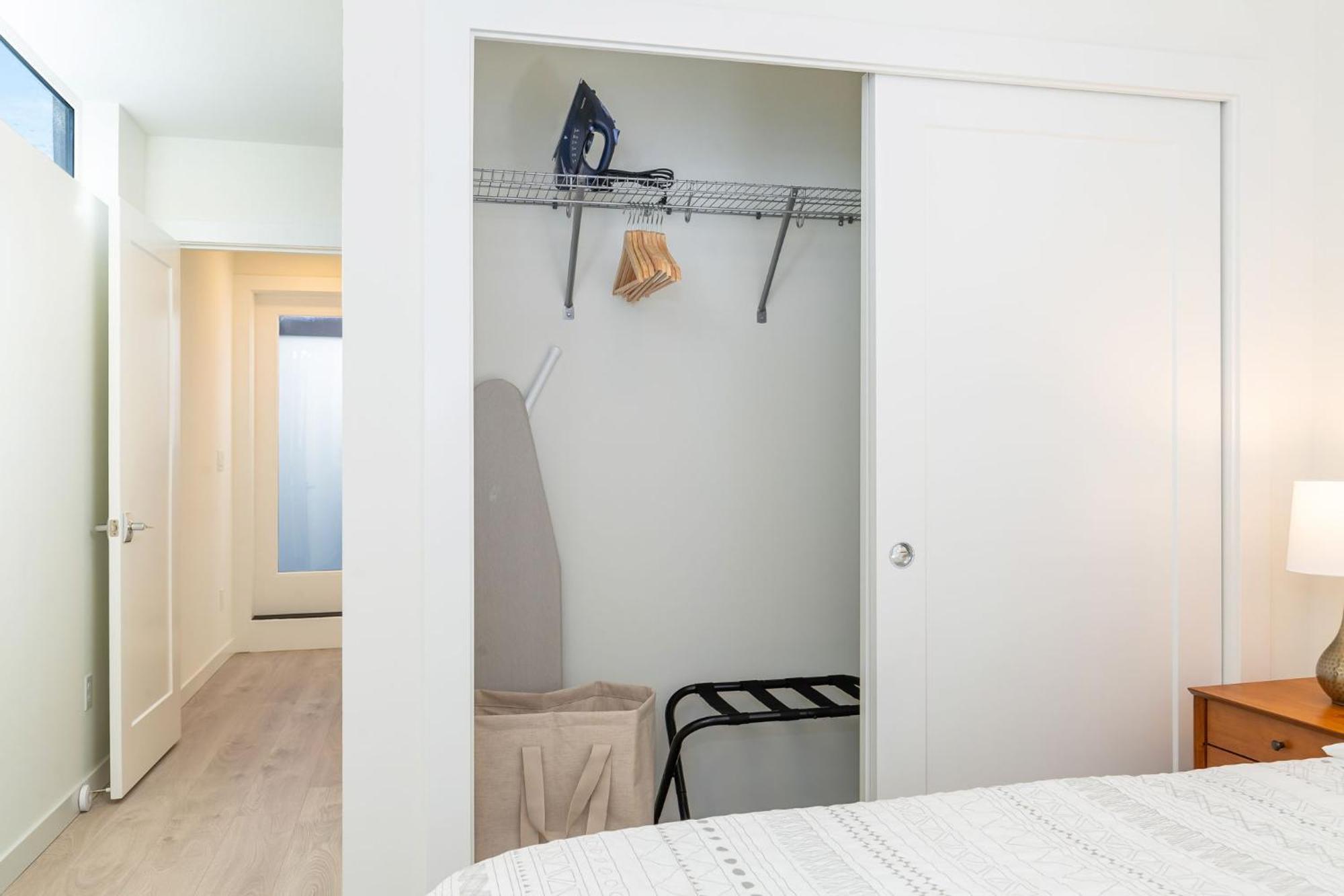 Holiday home 2br 2ba Capitol Hill Cozy Haven- Rooftop